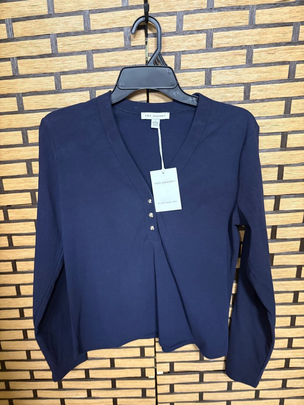 Free Assembly Navy Henley Top‎ Size Large
